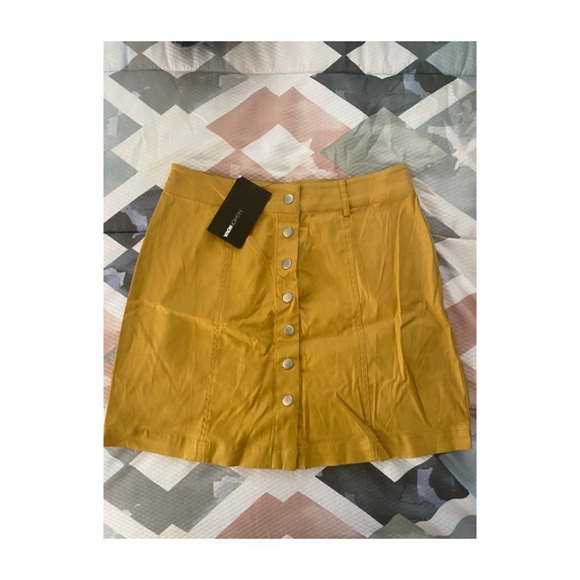 🌵~ Fashion nova button skirt (mustard) ✨ - Picture 1 of 3